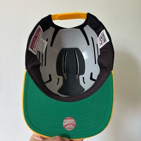 American Needle Men’s MLB Vintage Pittsburgh Pirates Fade Snapback Hat - Picture 8 of 16